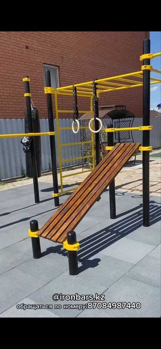 Уличная спорт площадка в вашем доме, площадки в спорт залы.  Воркаут