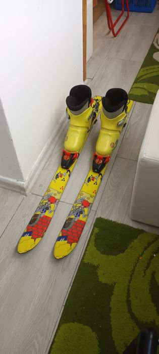 Vând schiuri pentru copii