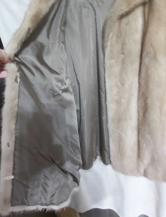 Haina de blana de nutrii.