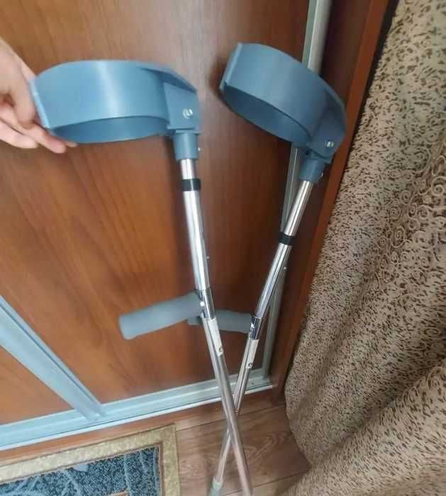 Продам костыли новые