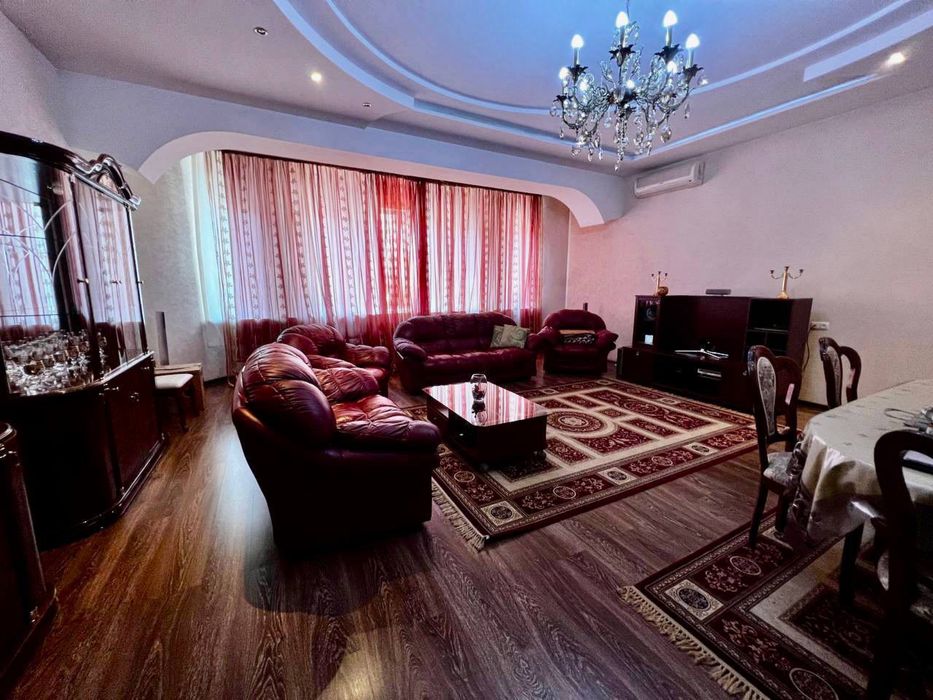 Продаётся КВАРТИРА 3/4/8 на 145м2 ул. Чехова(Фидокор), кафе БОН