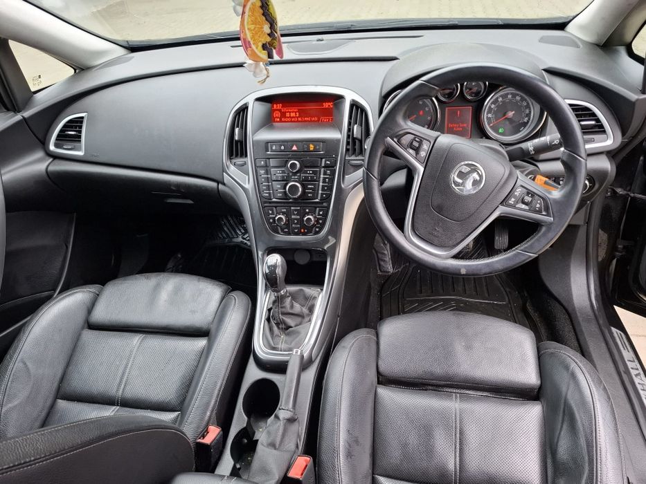 Vând Opel Astra J Facelift