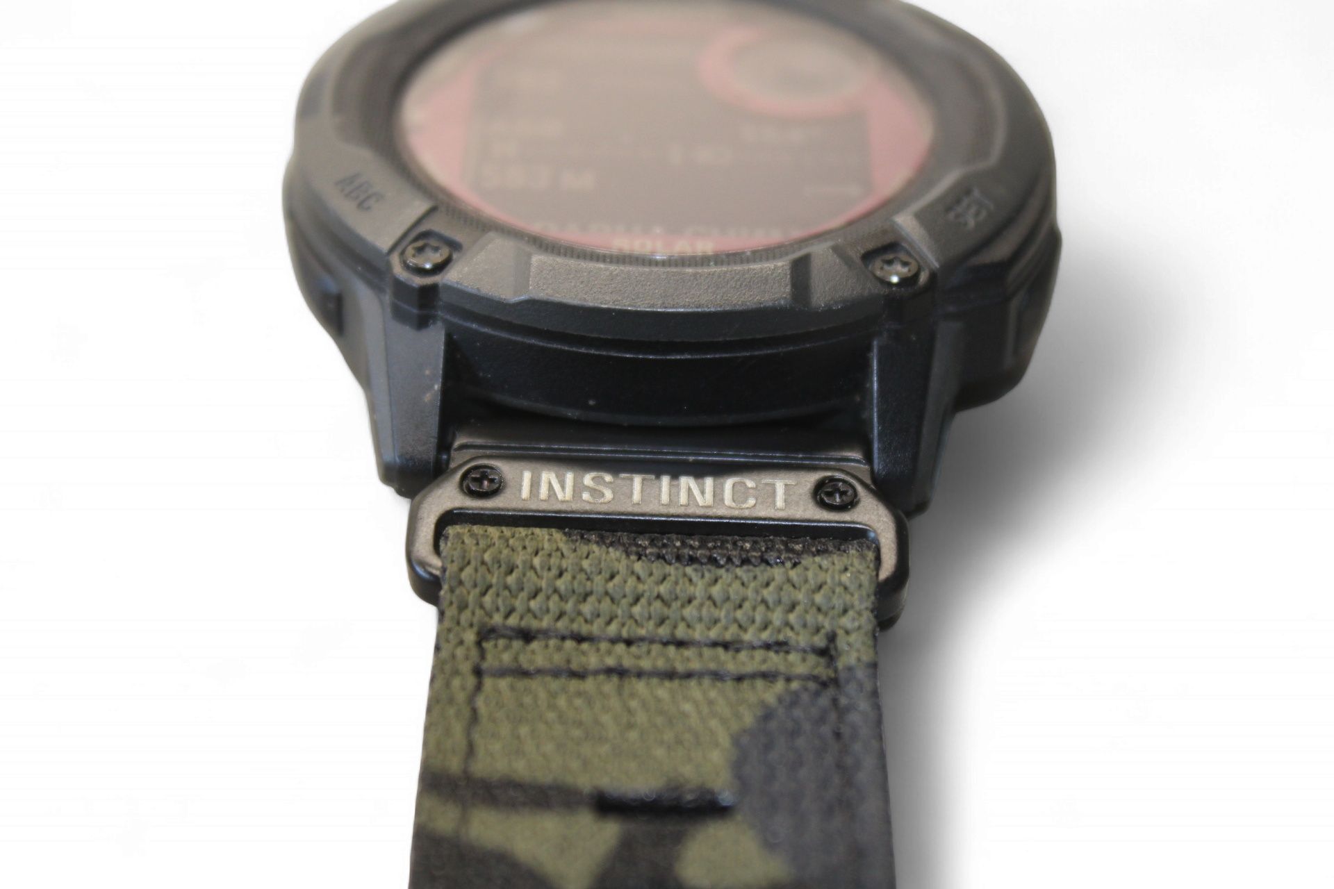 Текстилна камуфлажна каишка за Garmin Instinct 2X – здрава, удобна.