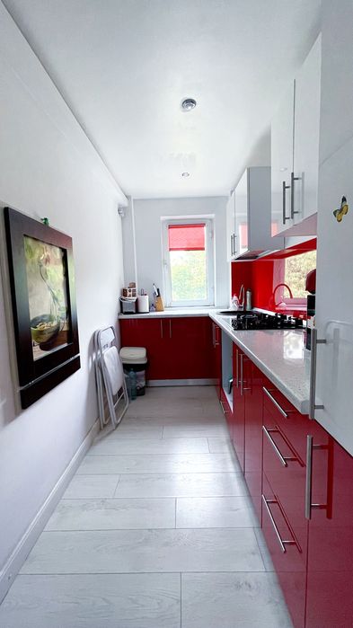 Vând sau schimb apartament renovat și mobilat modern! Zona Vest.