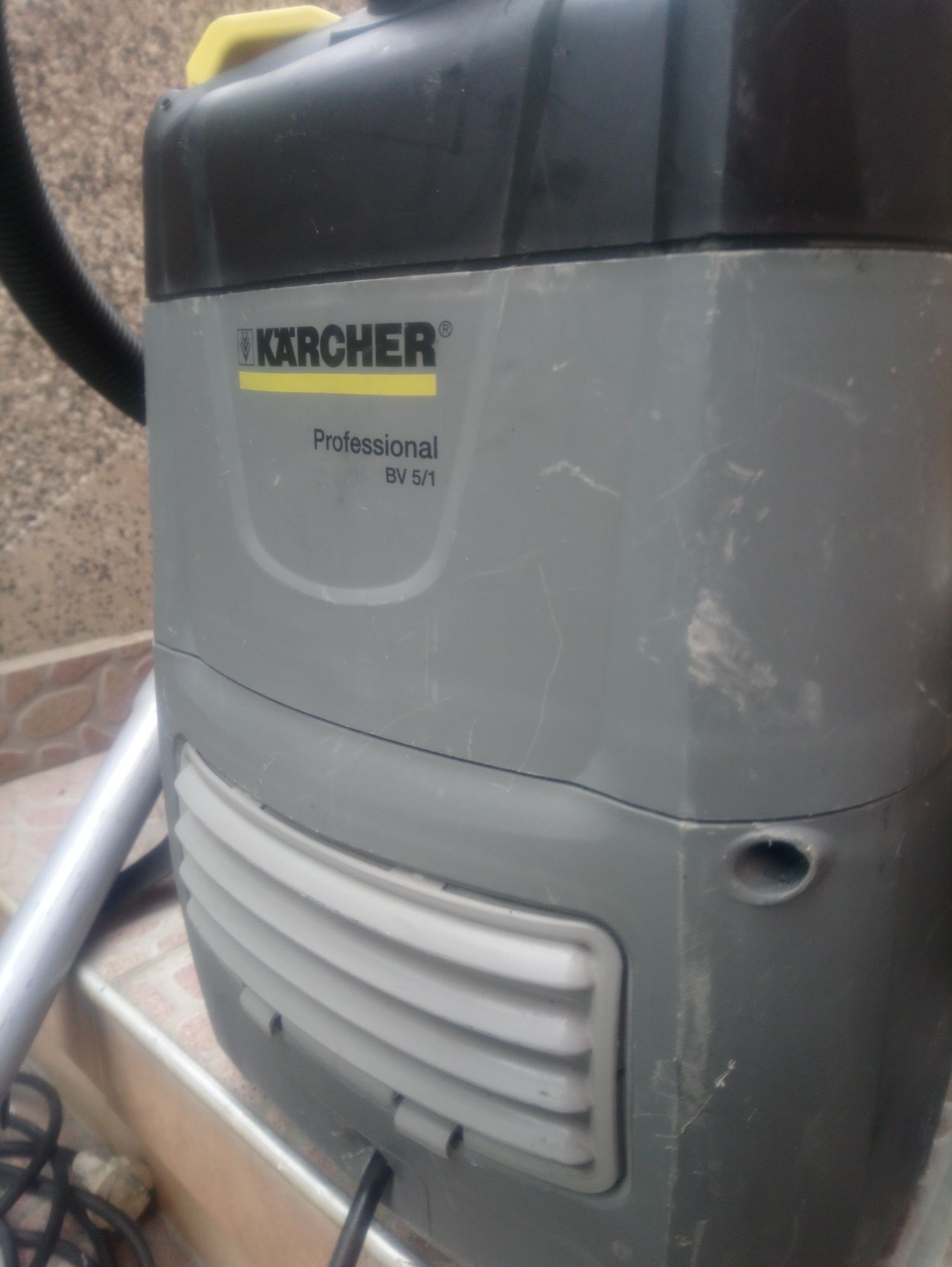 Прахосмукачка Karcher BV5/1 Profesional на Гръб