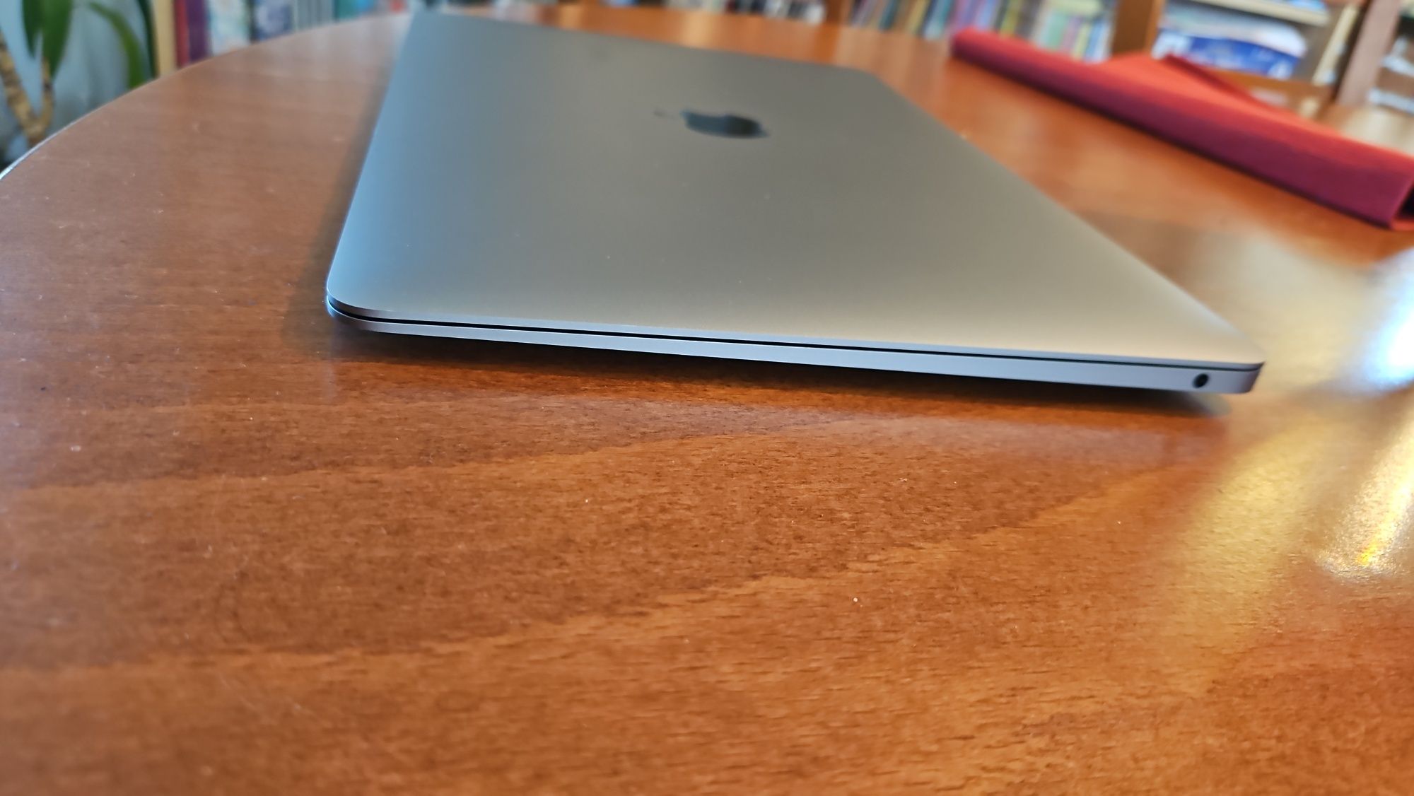 MacBook Air 2018 Space Grey | i5, 8GB RAM, 256GB SSD | Отличен | София
