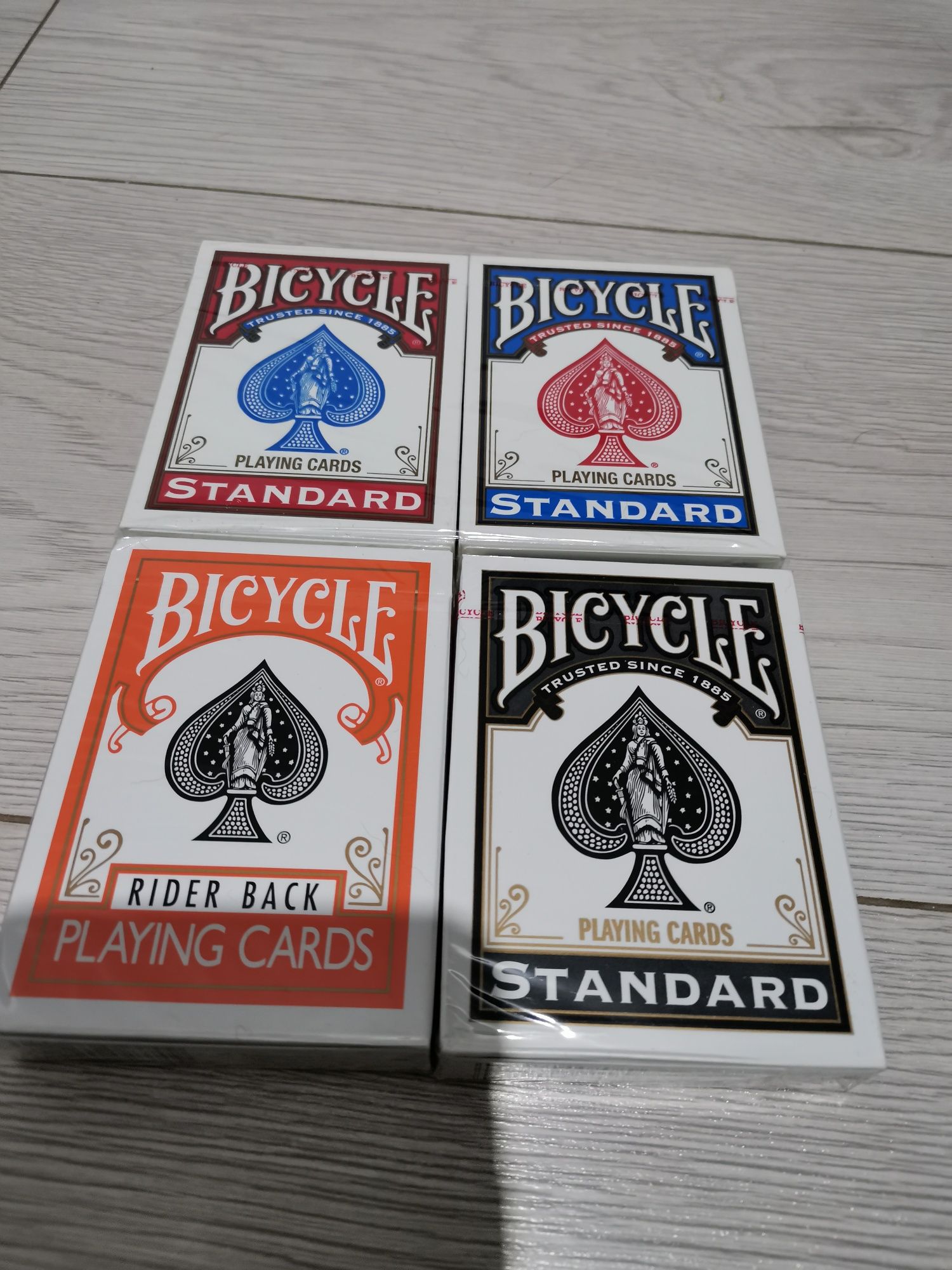 Vând carti de joc Bicycle Poker