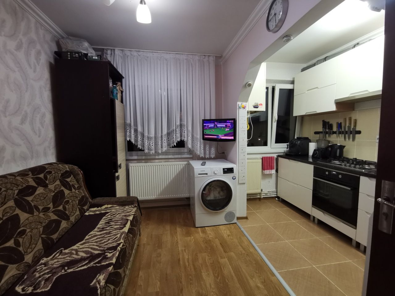 Apartament 3 camere, semidecomandat, 50mp.