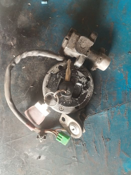 Set contact + cheie + încuietori pentru Suzuki gsxr 600-750 an 01-03