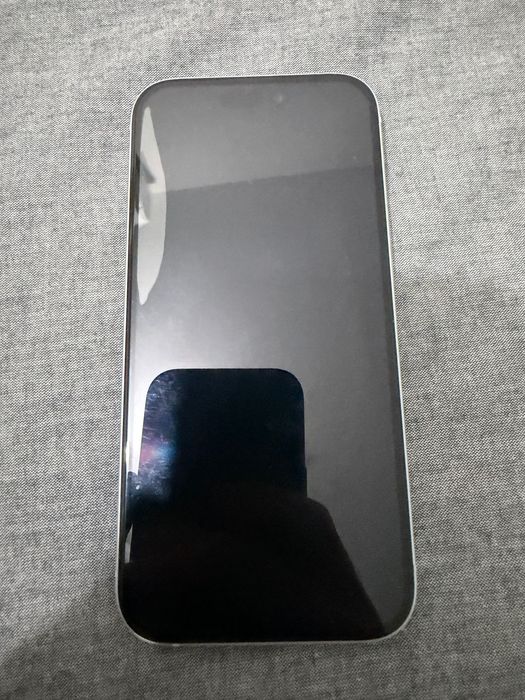 Продавам iphone 15