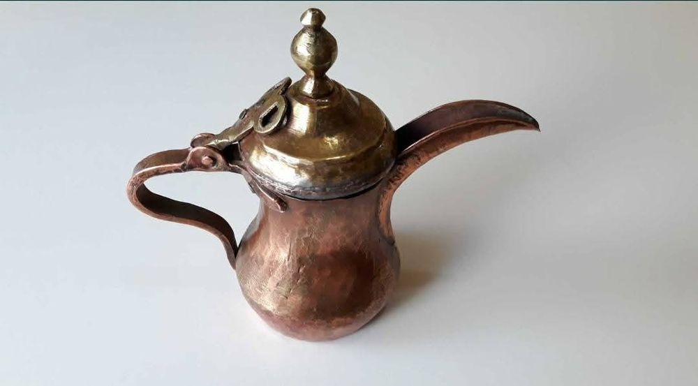 Cafetiera din cupru si alama Dallah Orientul Mijlociu, lucrata manual