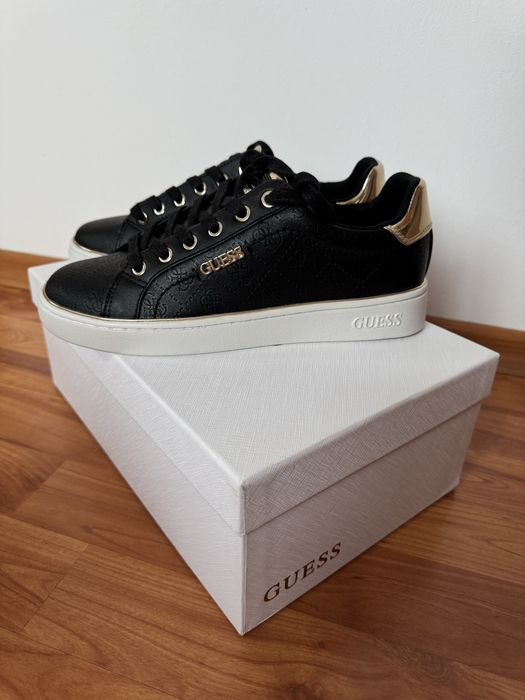 Adidași noi- Guess