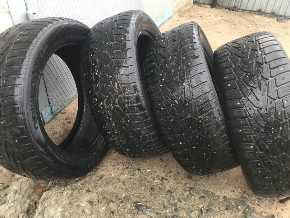 Продам шины зимние  215/55/17