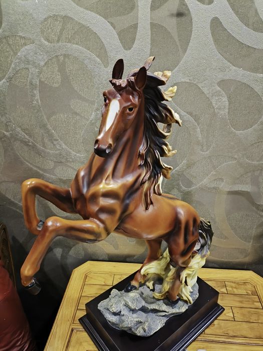 Продаётся статуэтка "КОНЬ"