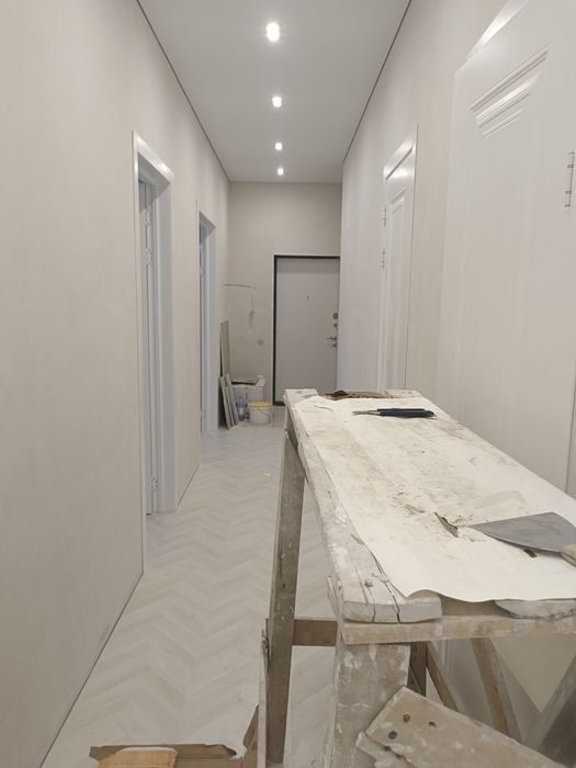 Поклейка обои и покраска стен и потолка