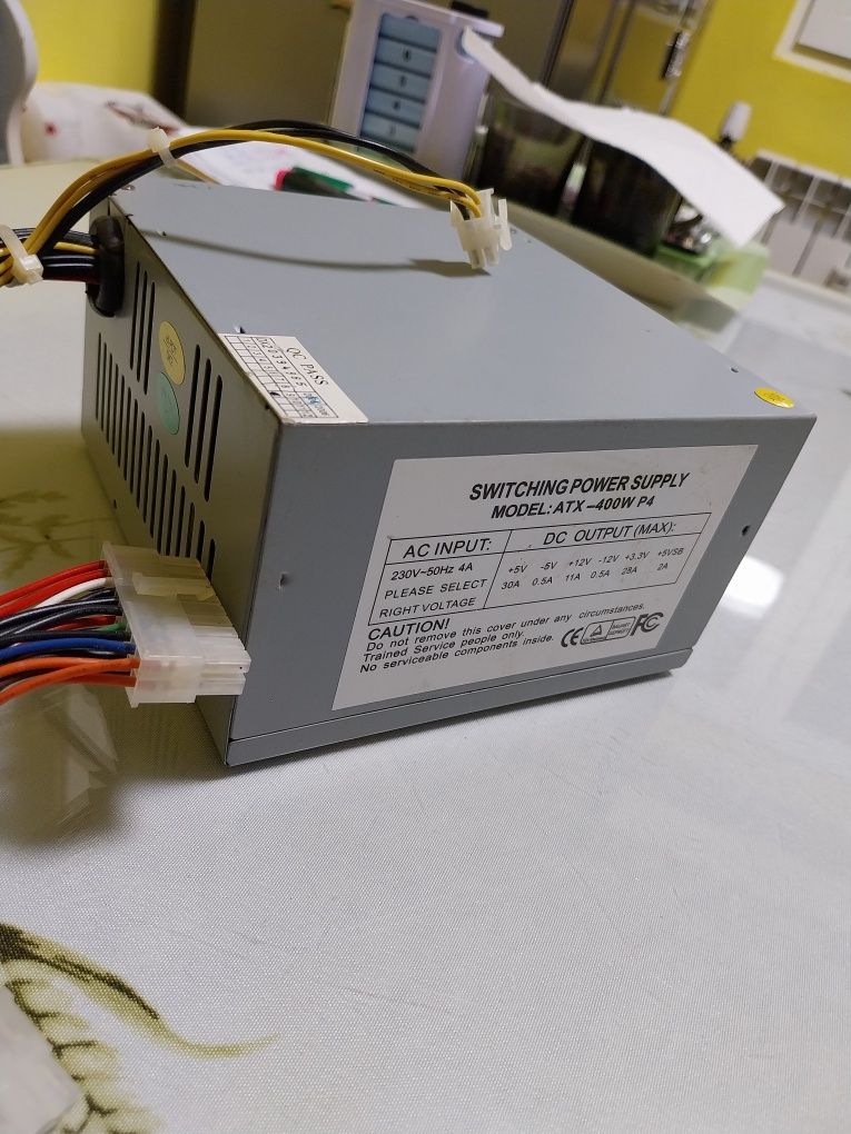 Schimb cu radio portabil  Sursa  calculator 400w Nou , nout  - 60 lei
