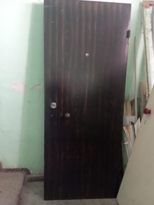 Продам входную дверь