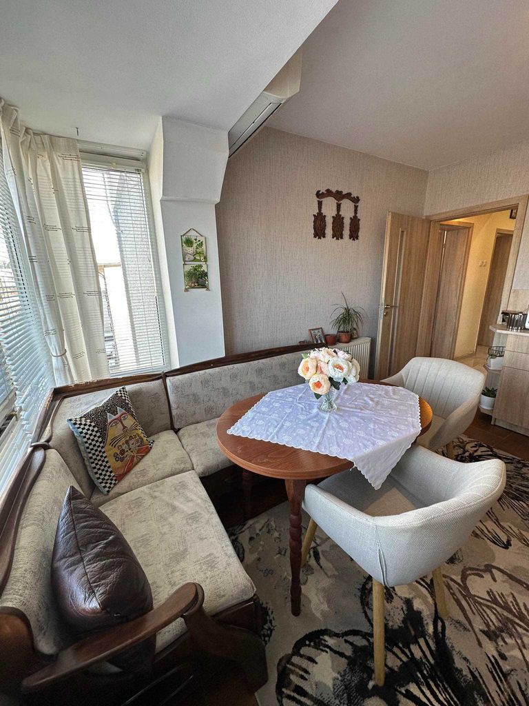 Продава се Тристаен апартамент в Търговище, Център - 70 кв.м за 1297 €/кв.м - Снимка #8