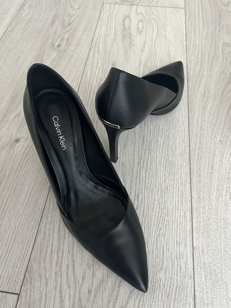Calvin Klein pantofi