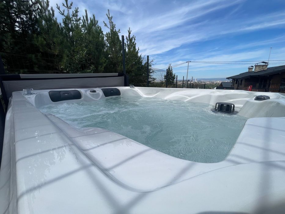 Чисто Ново Джакузи директно от завода производител с 2г гаранция