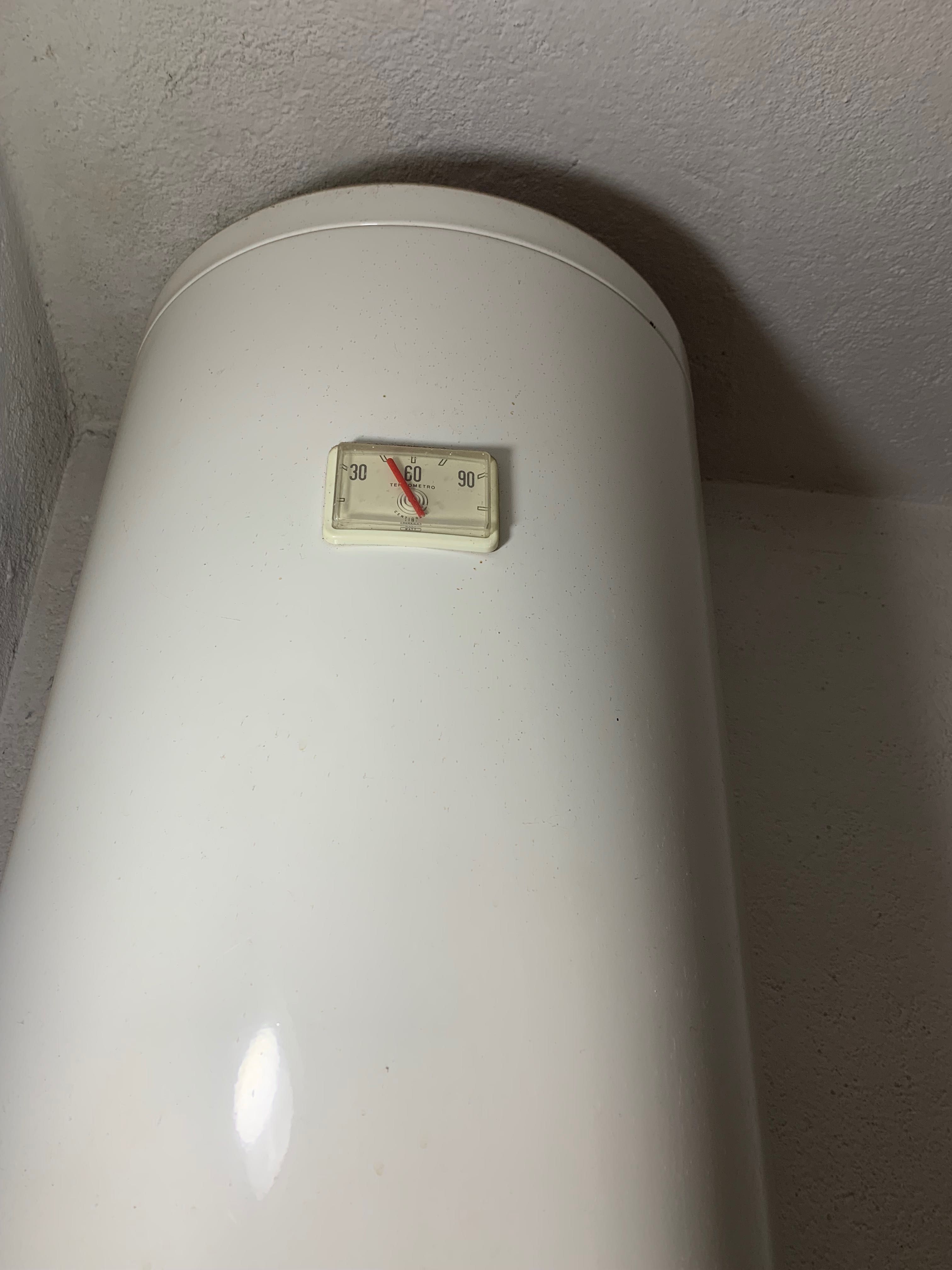 Продавам бойлер 80 л