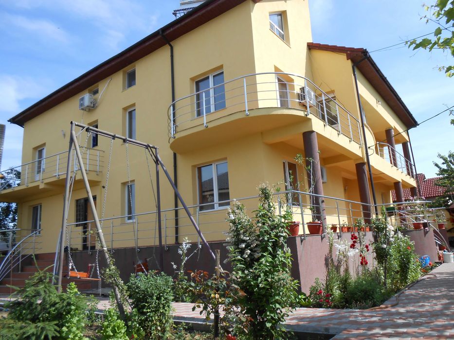 Inchiriez garsoniera 900 lei in vila Craiova