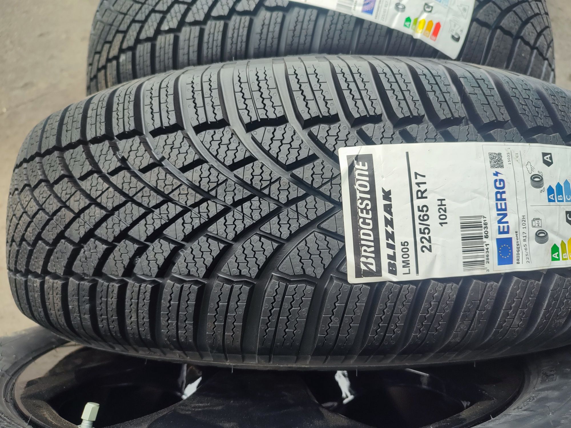17" оригинални алуминиеви джанти за Toyota RAV4.