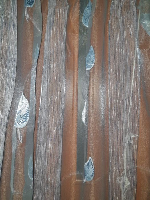 Продаю тюль,  скатерть на стол