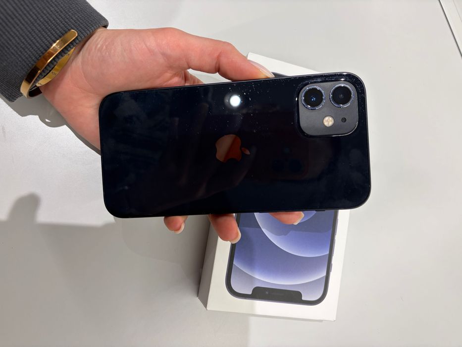 Iphone 12. 64 GB