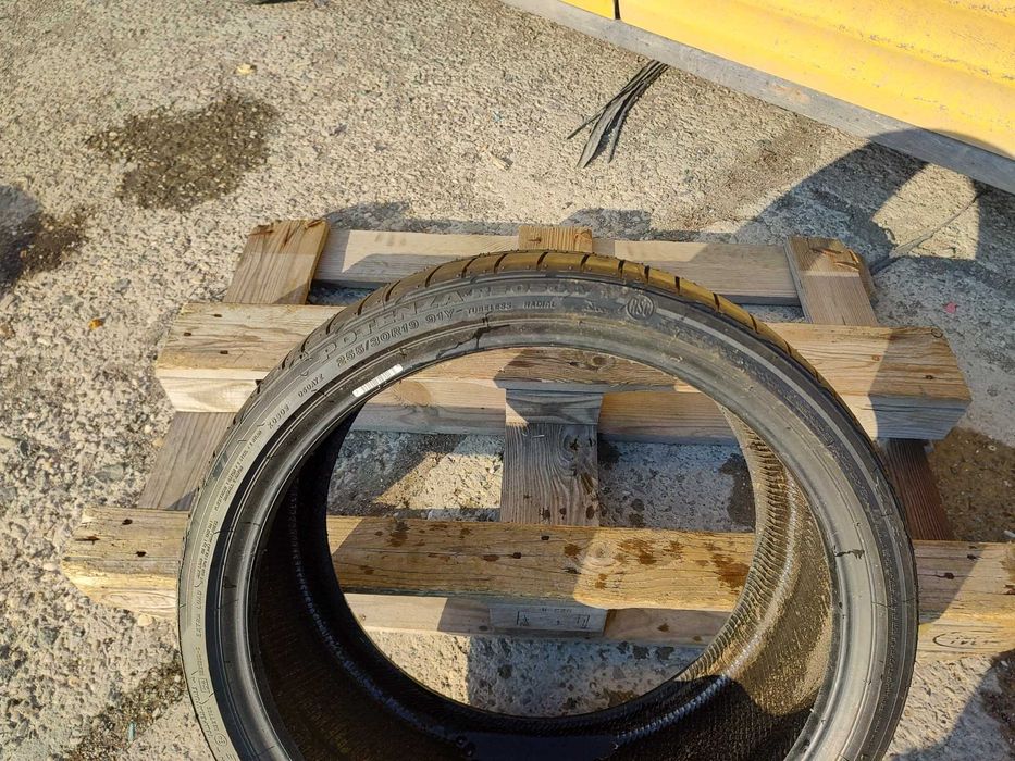 255/30/19 Бриджстоун Потенза 2011г Рън Флат Чисто нова Единичка