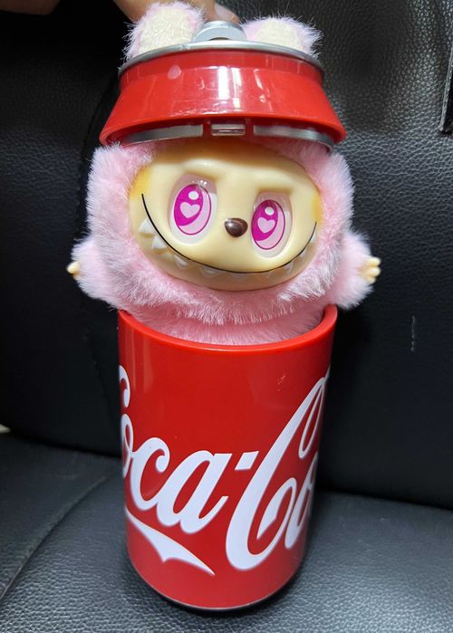 Labubu Coca Cola - Maro/Roz (NOU)