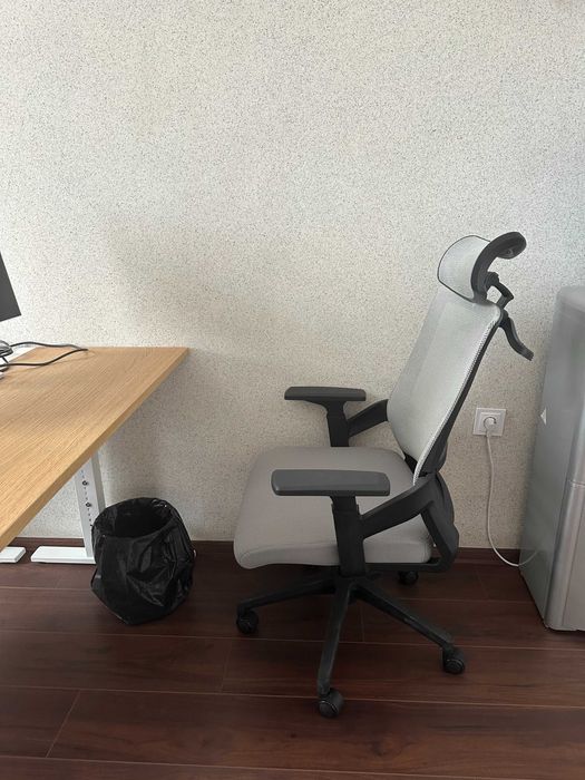 Продавам офис мебели