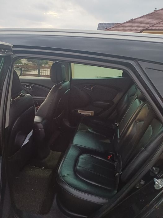 Ocazie! Hyundai ix35 2.0 diesel 4x4 automată. Full Option