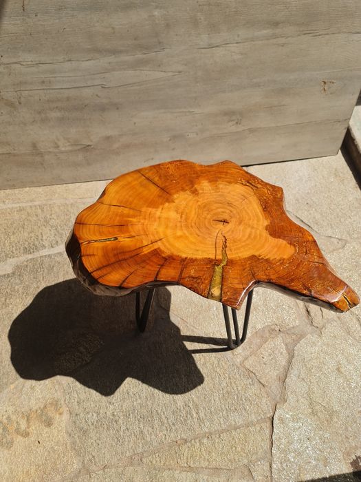 Холна масичка от корен на орех