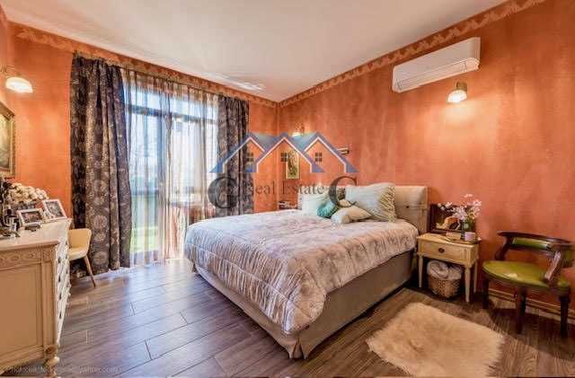 Къща 330м2, 2 гаража, басейн,5 спални, двор 675м2, 450000евро,Приселци