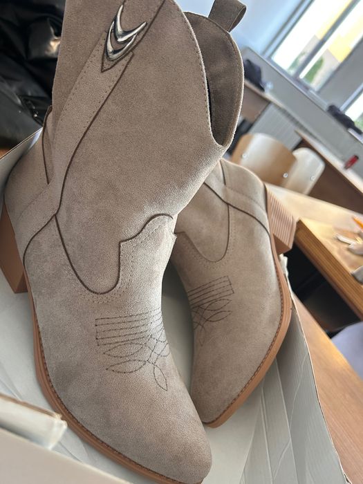 Красиви Боти размер 40