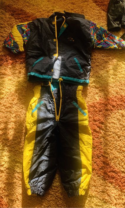 Vand hainute copii intre varsta 4-7 ani