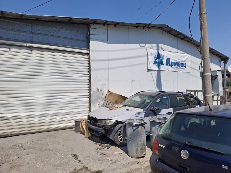 Автосервиз с камера за боядисване