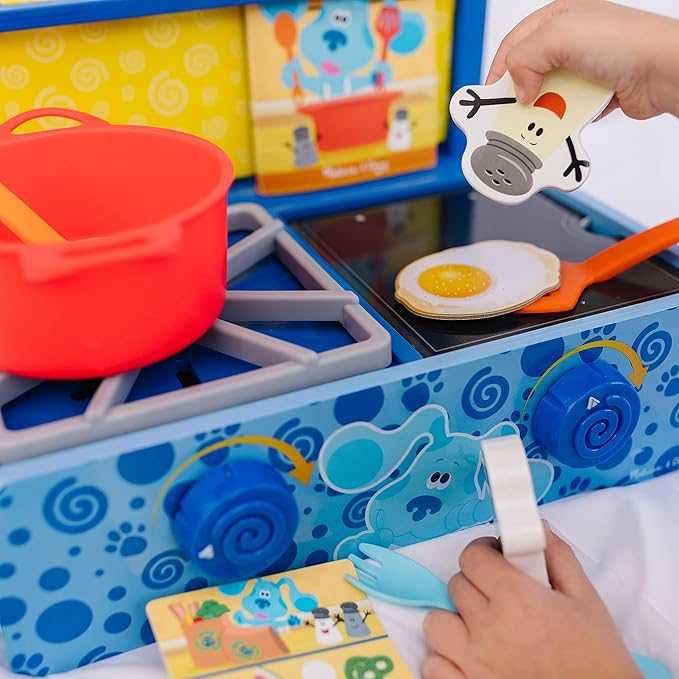 Детска дървена кухня Melissa & Doug Загадките на Блу с много аксесори