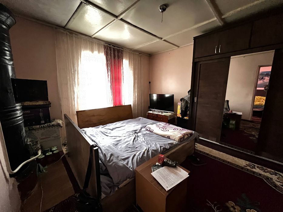 Chirchiq suv boyida hovli sotiladi