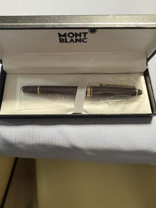 Vând stilou tip Mont Blanc vișiniu.
