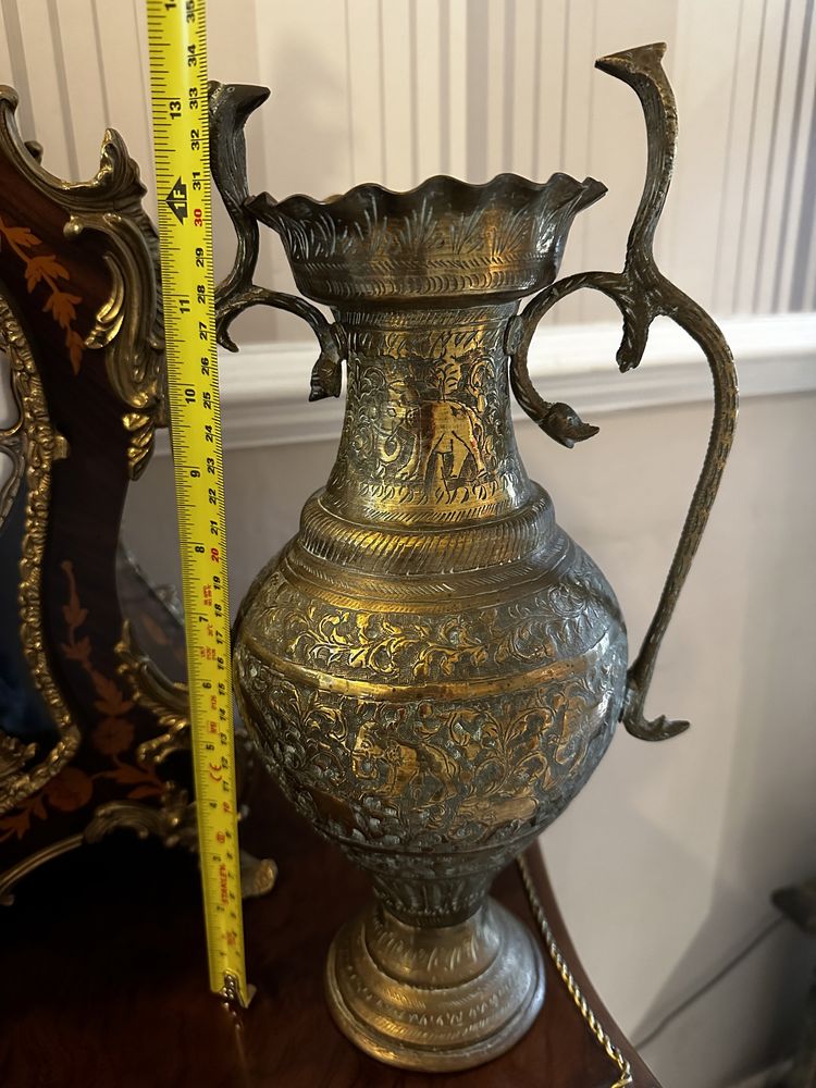 Vaze confectionate din bronz masiv