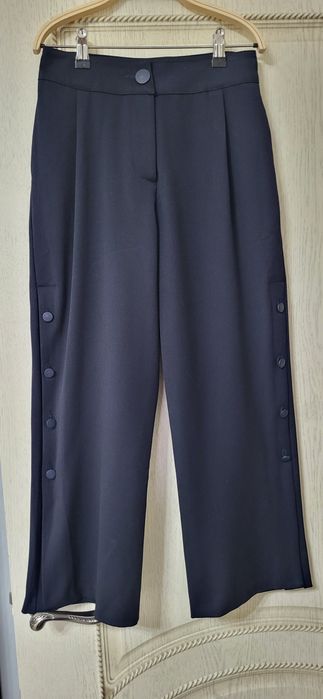 Продам школьные брюки новые