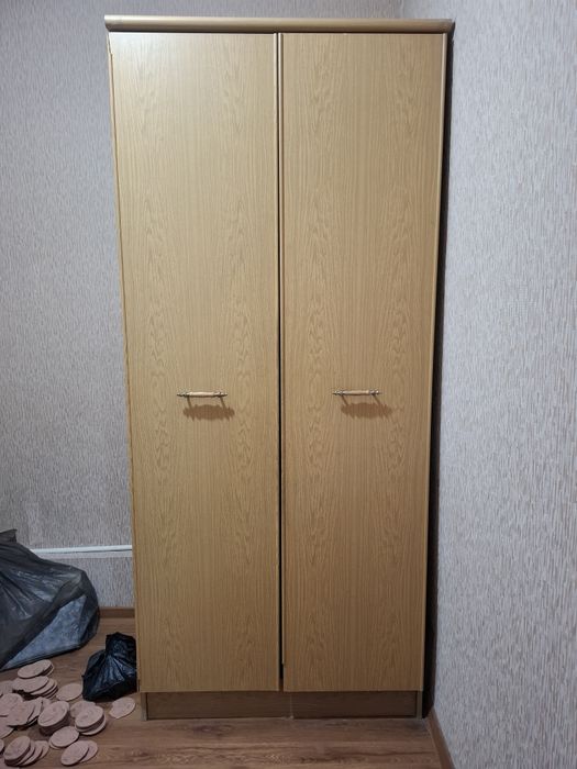Продаётся  шкаф в коридор