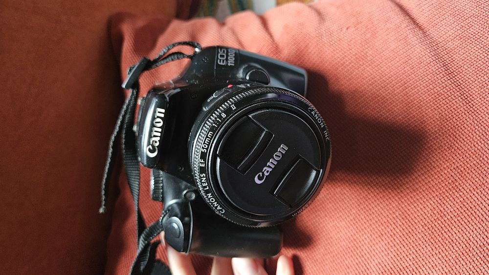 Продаю фотоаппарат Canon 1100D с объективом 50mm