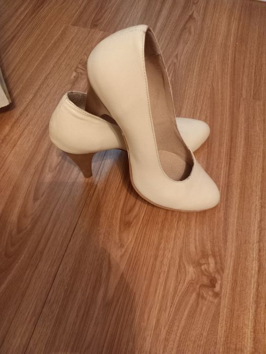 Pantofi eleganti