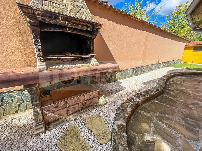 Продава се Къща в с. Рогачево, Област Добрич - 400 кв.м за 1300 €/кв.м - Снимка #2