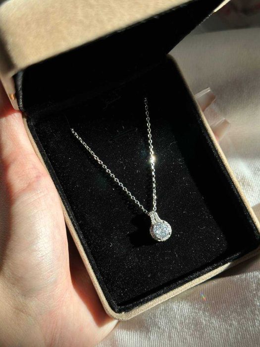 Серебряное колье с кулоном