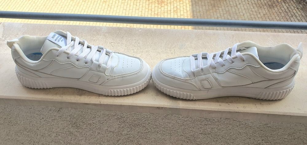 Бели кожени мъжки маратонки