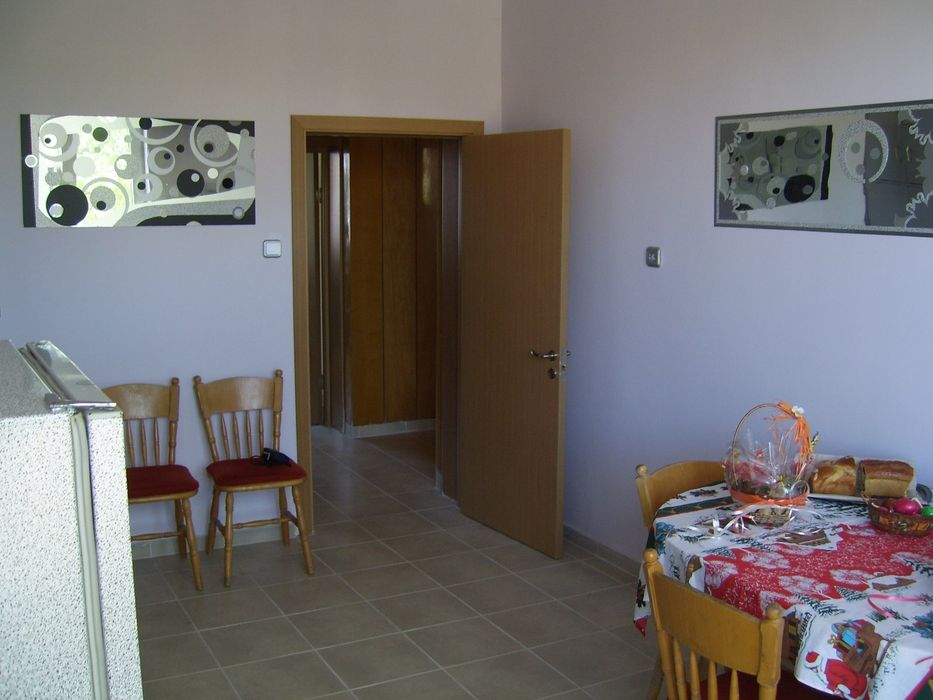 Дава се под наем Четиристаен апартамент в Варна, Спортна зала - 100 кв.м за 630 € - Снимка #1